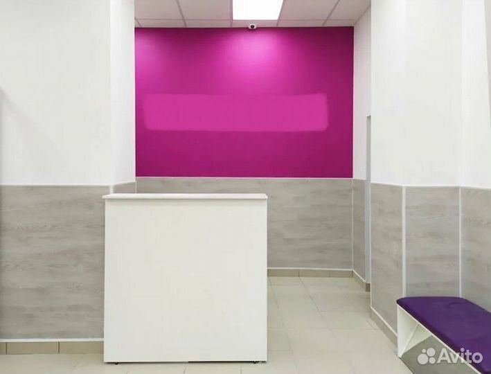 Работник пункта выдачи WB