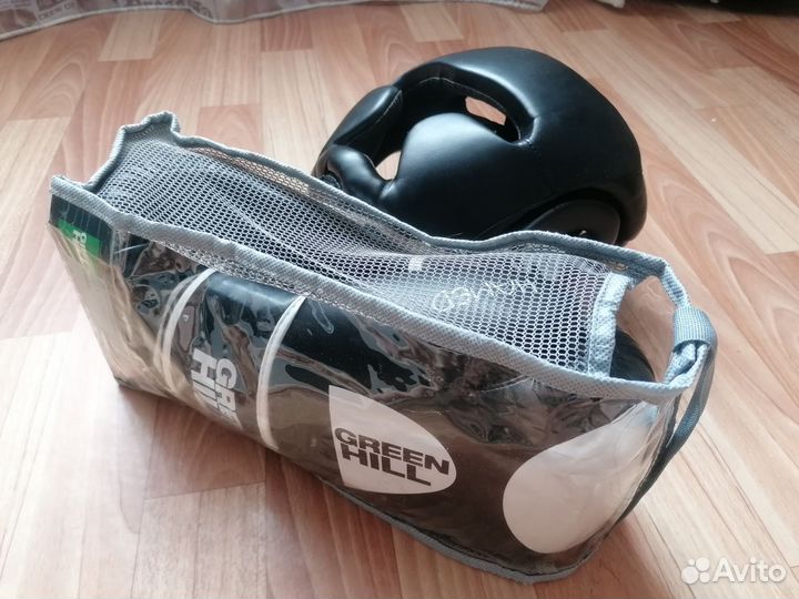 Боксерские перчатки, шлем