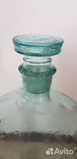 Бутыль стеклянная старинная с родной крышкой