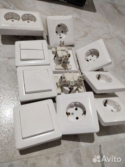 Розетки и выключатели