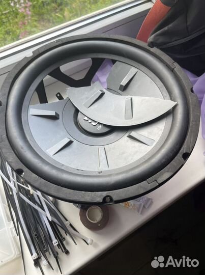 Сабвуфер jbl