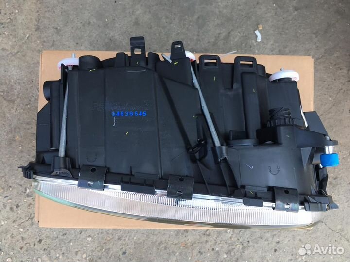 Фара Актрос с 2010 года 9438201761