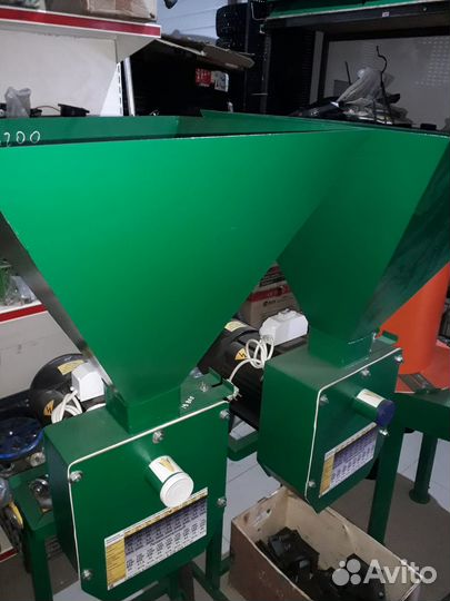 Продам зернодробилку