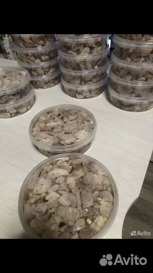 Молоки в масле с чесноком и перцем и свежие