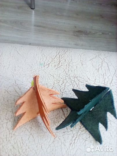 Поделки из кожи (ёлочки)