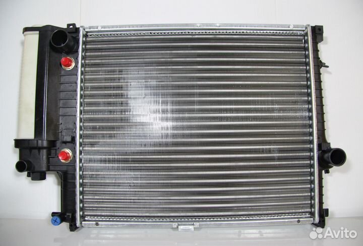 Радиатор охлаждения BMW 5-Series E34