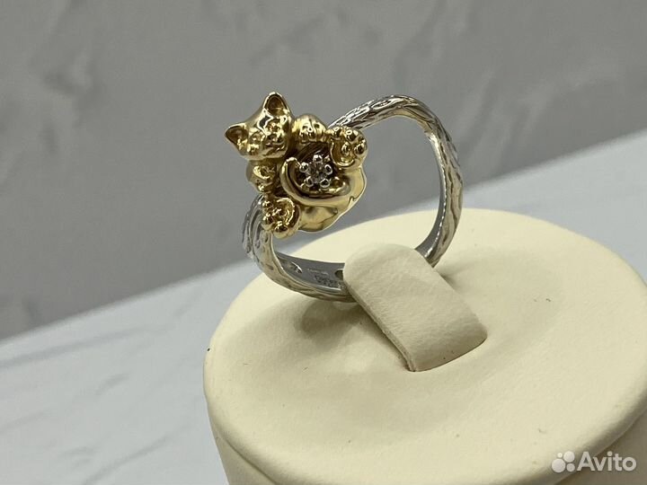 Золотое кольцо с бриллиантом