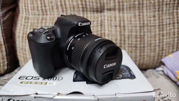 Canon EOS 200D