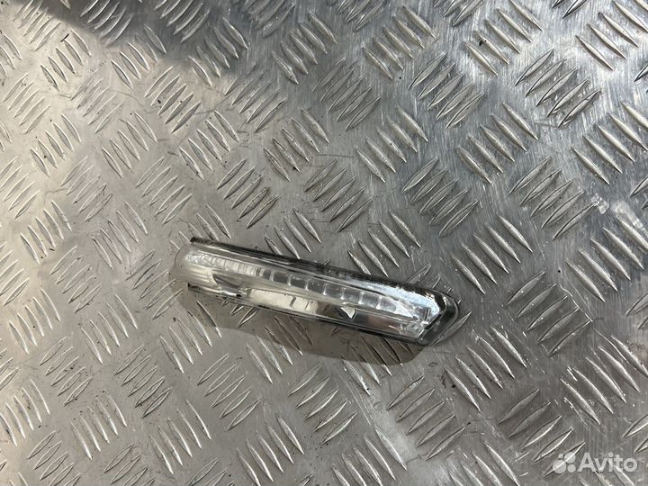 Поворотник в зеркало правый kia cerato 3