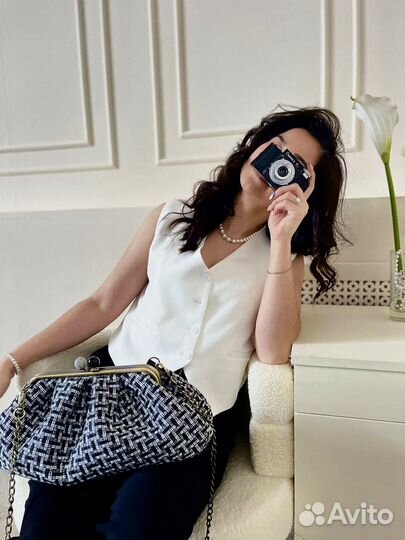 Сумка женская на фермуаре черно-белая