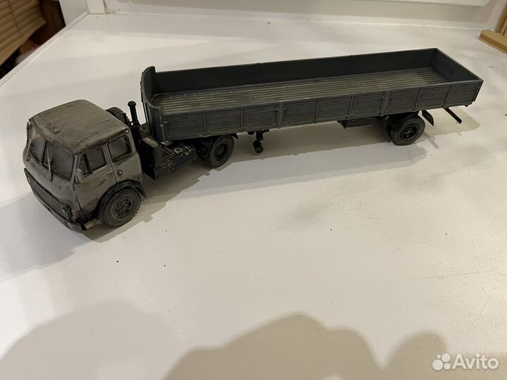 Модель грузовика маз 209 с полуприцепом 1/43