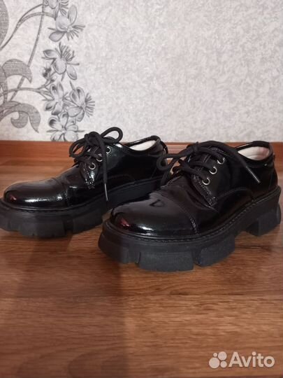 Туфли для девочки 34 размер чёрные лакированые