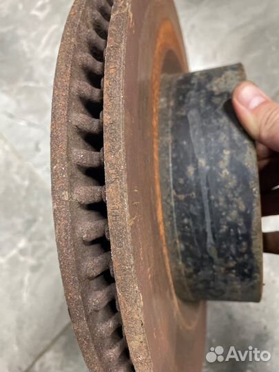 Тормозные диски переднее Toyota Land Cruiser 200