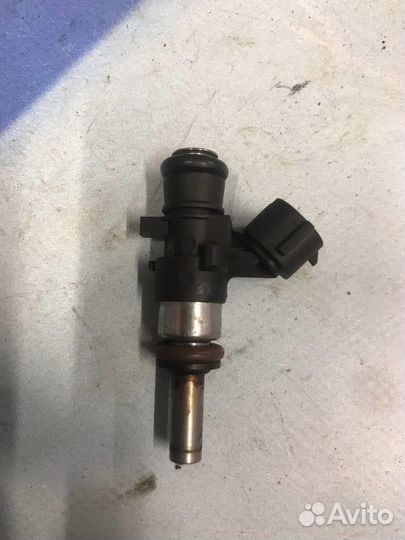 Форсунка топливная бензиновая 06L906031A