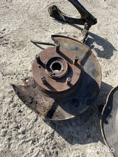 Кулак передний Honda CR-V RD1. 99 г.в