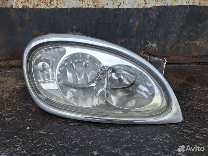 Передняя правая фара Волга 31105