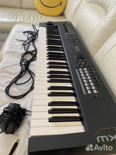 Синтезатор yamaha MX61 BK, педаль, 2 кабеля, чехол