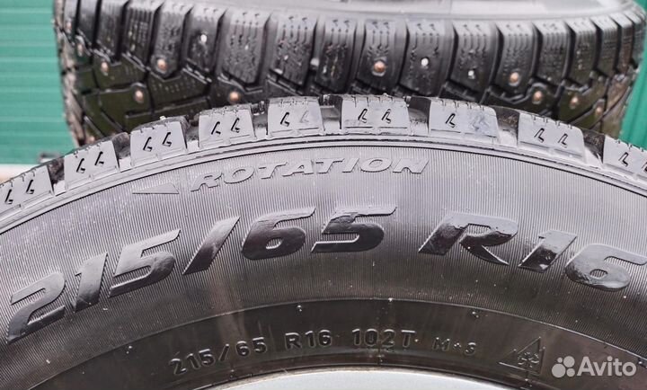 Pirelli Ice Zero 215/65 R16