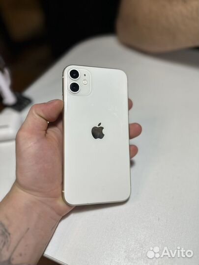 iPhone 11, 64 ГБ