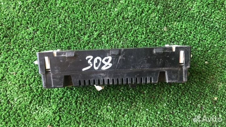 Дисплей информационный Peugeot 308