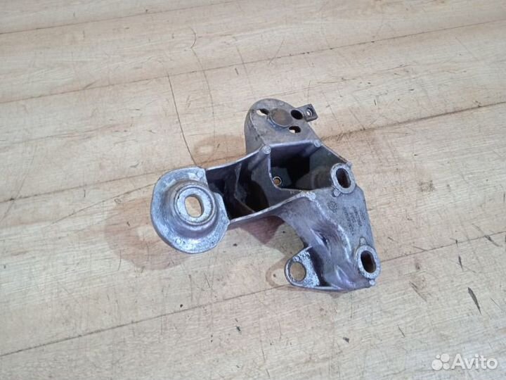 Кронштейн опоры двигателя Chevrolet Lacetti 2008