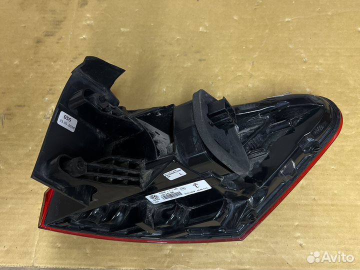 Фонарь задний левый VW Touareg 3 CR7