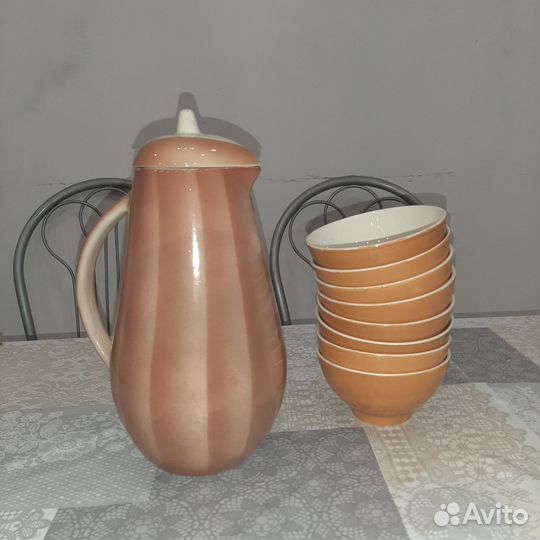 Кувшин и пиалы