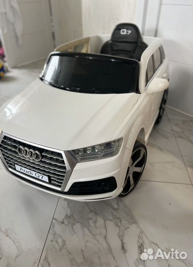 Детский электромобиль бу Audi Q6