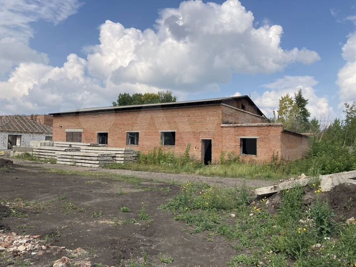 Здание, 318 м²