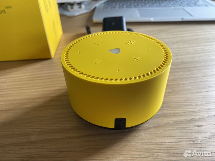 Яндекс станция lite желтая