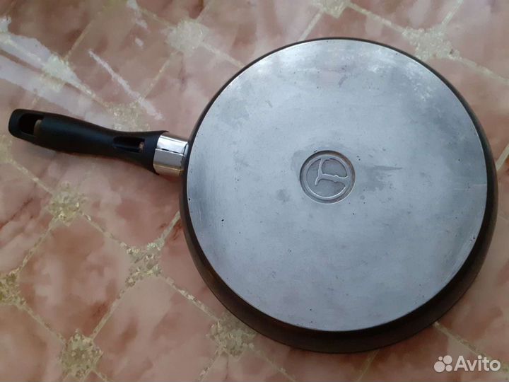 Сковорода с антипригарным покрытием