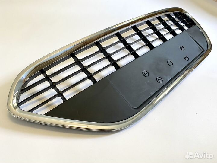 Решетка в бампер Ford Focus 2 08-11 с молдингом