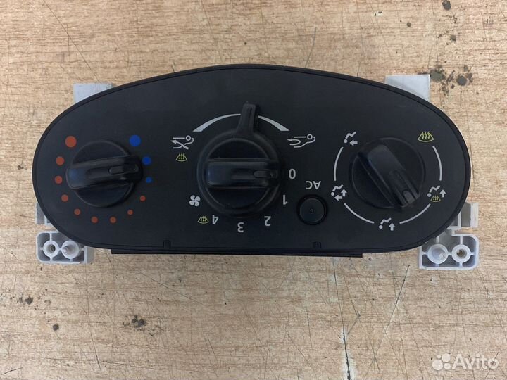 Блок управления климатом Лада Ларгус