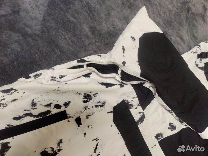 Горнолыжный, сноубордистский костюм