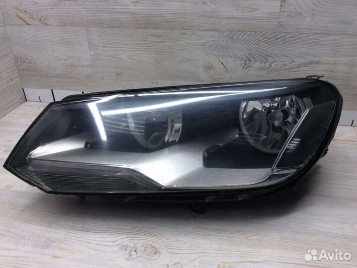 Фара левая Volkswagen Touareg 2010-2018