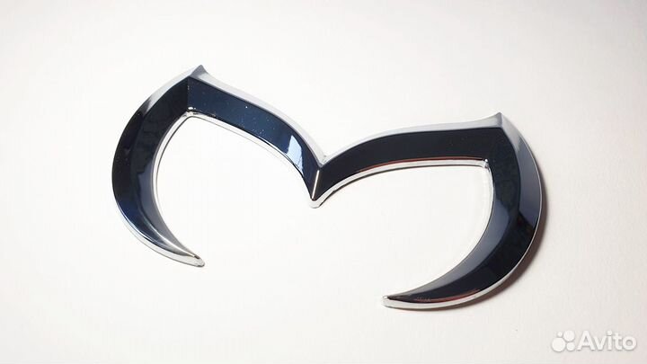 Логотип Mazda на багажник