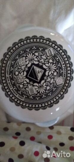 Кастрюля эмалированная новая 2л есть 2шт разные