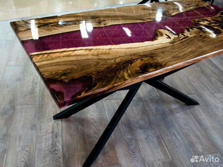 Стол из слэба натурального Грецкого ореха и смолы