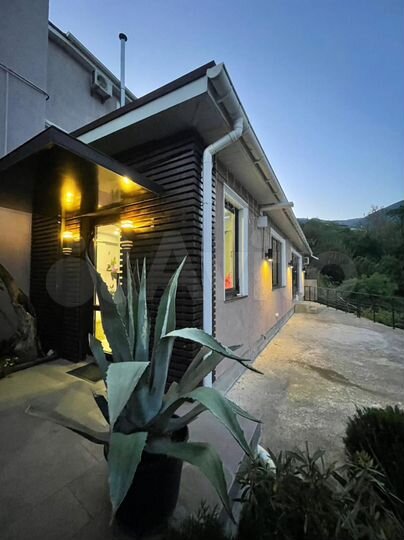 Дом 224,1 м² на участке 7,7 сот.