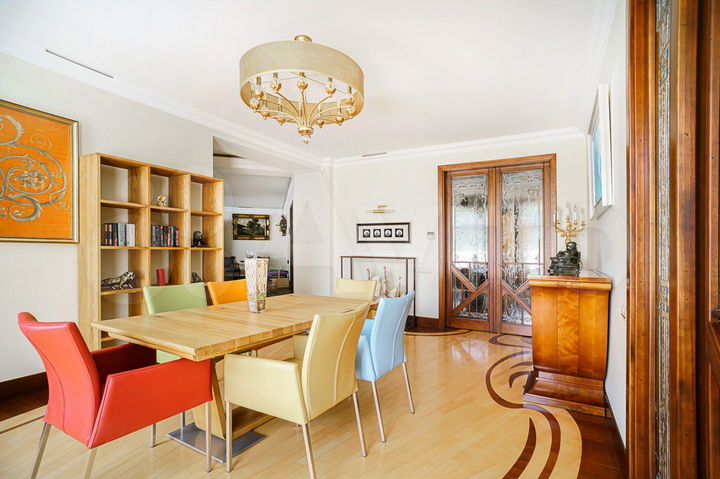 7-к. квартира, 393 м², 2/5 эт.