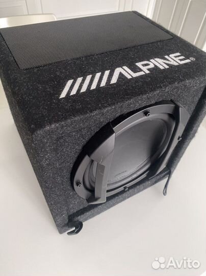 Активный компактный сабвуфер Alpine