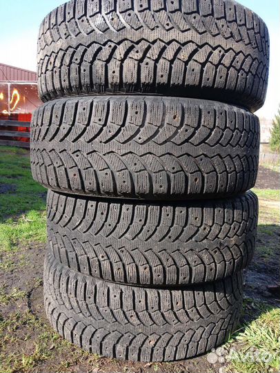 Bridgestone Blizzak Spike-01 225/60 R17