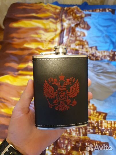 Фляжка с гербом