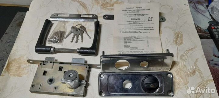 Замок врезной новый и разных инструментов