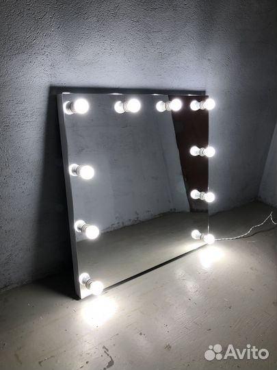 Зеркало с подсветкой для ванной