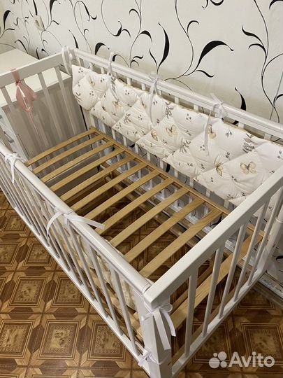 Продам детскую кровать и комод