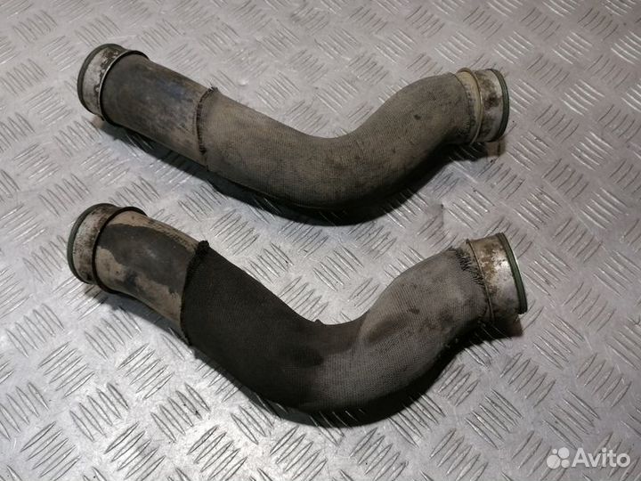 Патрубок интеркулера Volkswagen Touareg 2002 2010