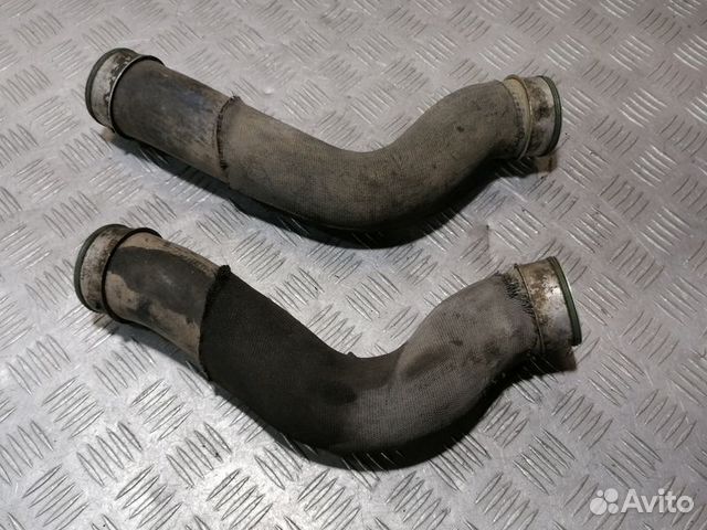 Патрубок интеркулера Volkswagen Touareg 2002 2010