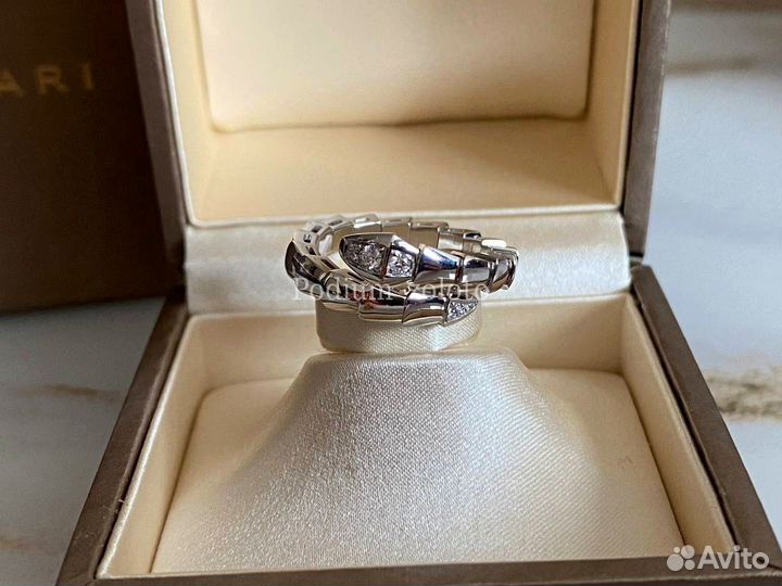 Кольцо Bvlgari serpenti белое золото с бриллиантам