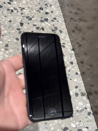 iPhone SE (2020), 64 ГБ